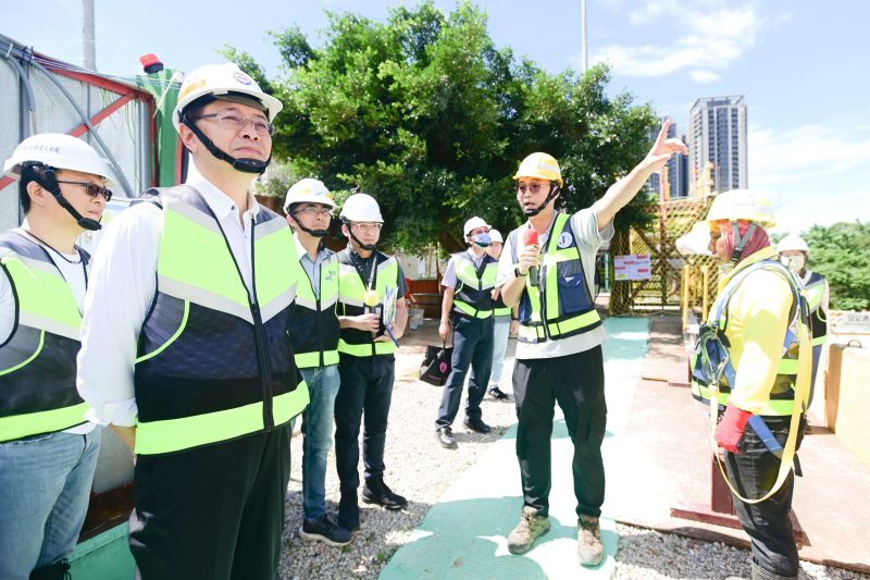 張善政視察「機場捷運A7站區開發案區外道路新闢工程」防墜措施